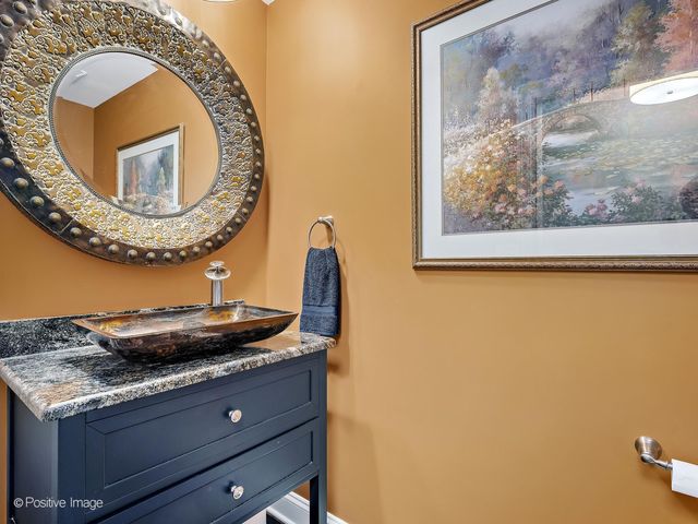 1401 Burr Oak Road 114B, Hinsdale, IL 60521