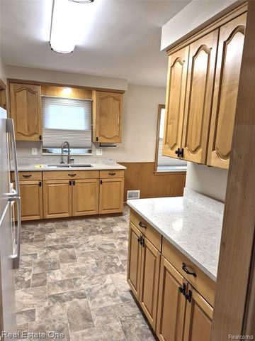 13688 Commonwealth Street, Southgate, MI 48195