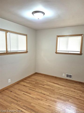 13688 Commonwealth Street, Southgate, MI 48195