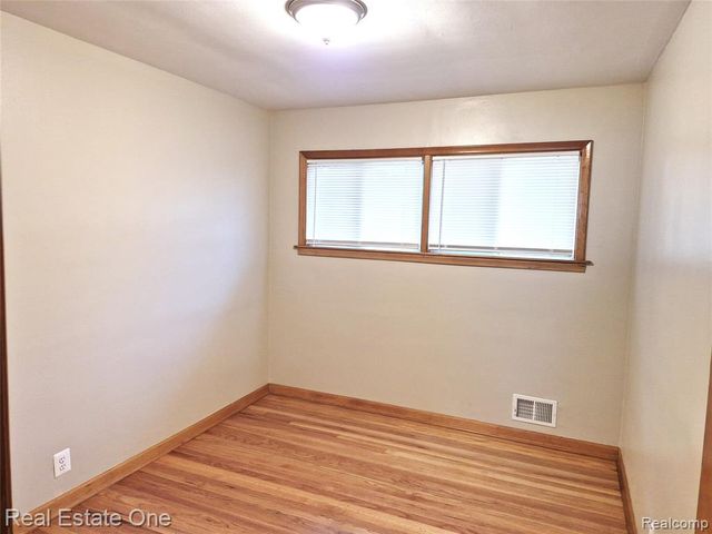 13688 Commonwealth Street, Southgate, MI 48195