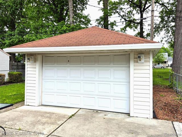 13688 Commonwealth Street, Southgate, MI 48195