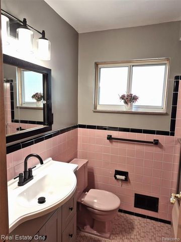 13688 Commonwealth Street, Southgate, MI 48195