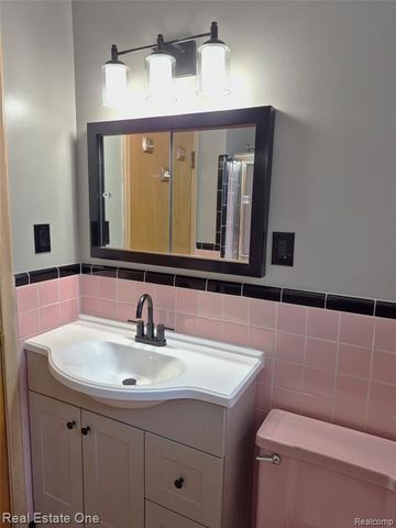 13688 Commonwealth Street, Southgate, MI 48195