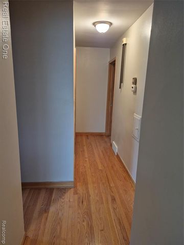 13688 Commonwealth Street, Southgate, MI 48195