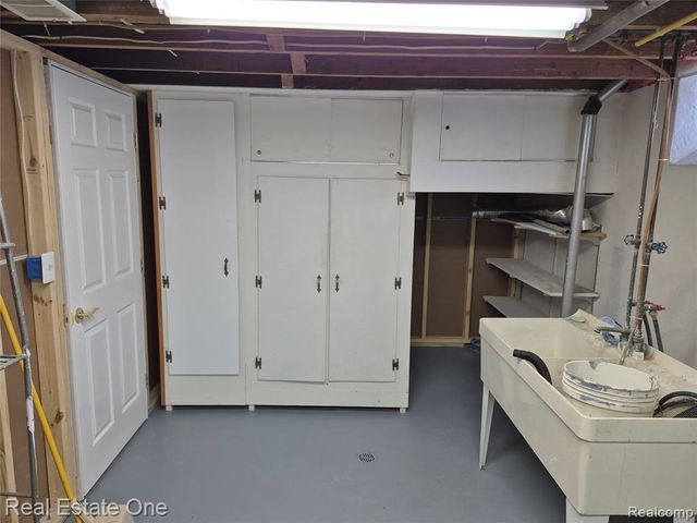 13688 Commonwealth Street, Southgate, MI 48195