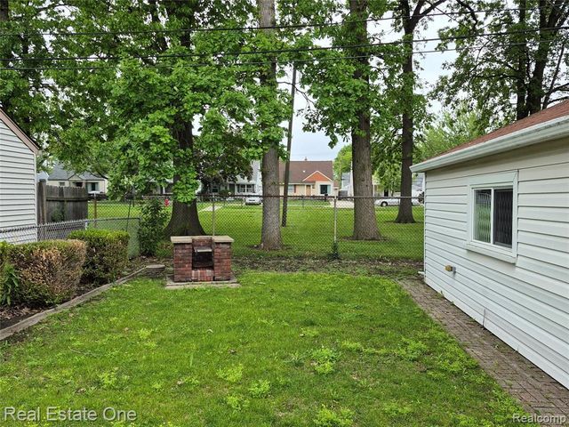 13688 Commonwealth Street, Southgate, MI 48195