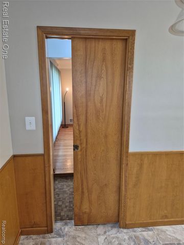 13688 Commonwealth Street, Southgate, MI 48195