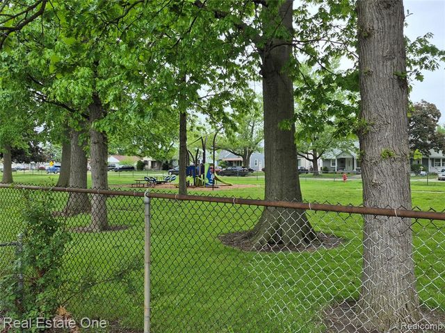 13688 Commonwealth Street, Southgate, MI 48195
