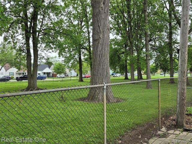 13688 Commonwealth Street, Southgate, MI 48195