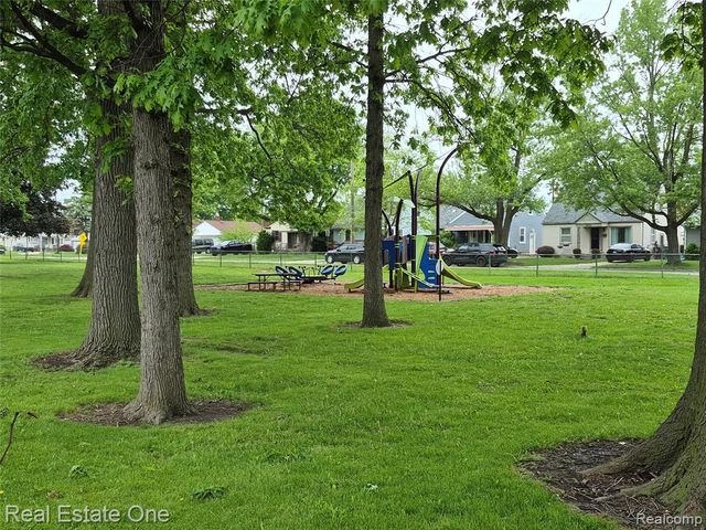 13688 Commonwealth Street, Southgate, MI 48195