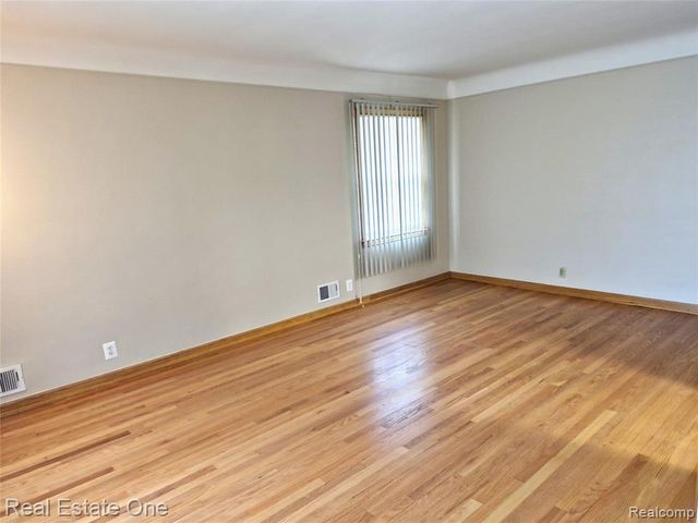 13688 Commonwealth Street, Southgate, MI 48195