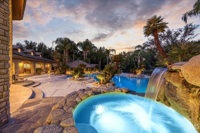 15009 Yokuts Lane, Bakersfield, CA 93306