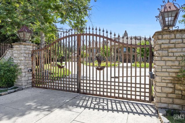 15009 Yokuts Lane, Bakersfield, CA 93306