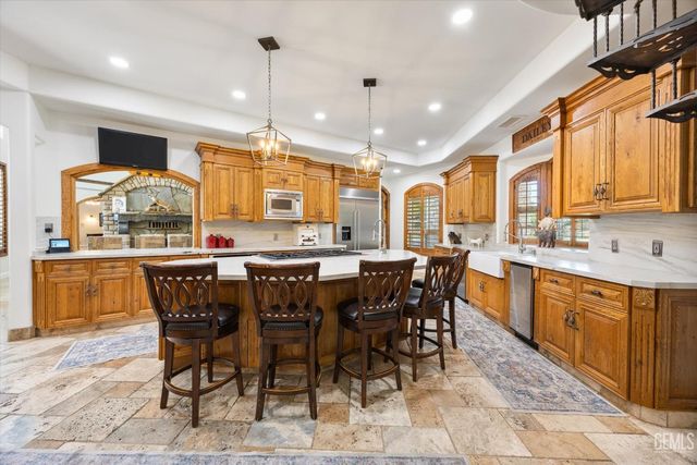 15009 Yokuts Lane, Bakersfield, CA 93306