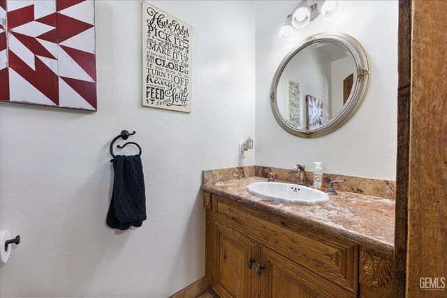 15009 Yokuts Lane, Bakersfield, CA 93306