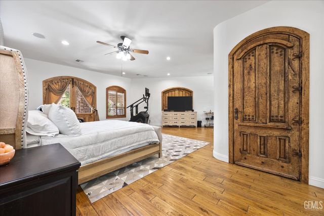 15009 Yokuts Lane, Bakersfield, CA 93306