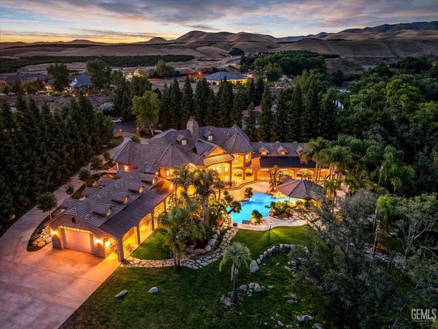 15009 Yokuts Lane, Bakersfield, CA 93306