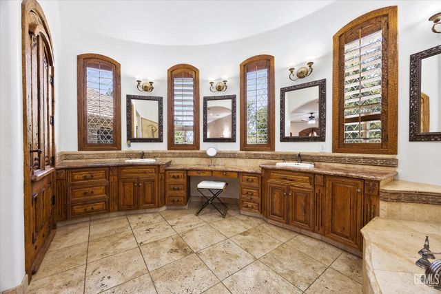 15009 Yokuts Lane, Bakersfield, CA 93306