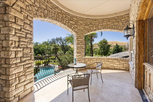 15009 Yokuts Lane, Bakersfield, CA 93306