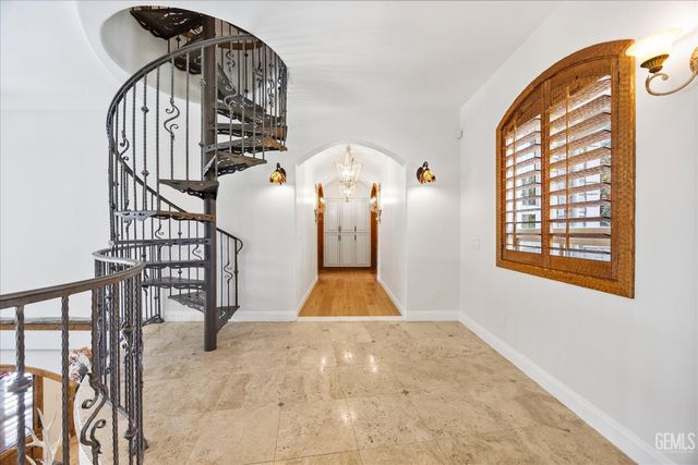 15009 Yokuts Lane, Bakersfield, CA 93306