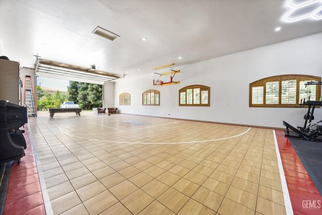 15009 Yokuts Lane, Bakersfield, CA 93306
