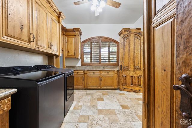 15009 Yokuts Lane, Bakersfield, CA 93306