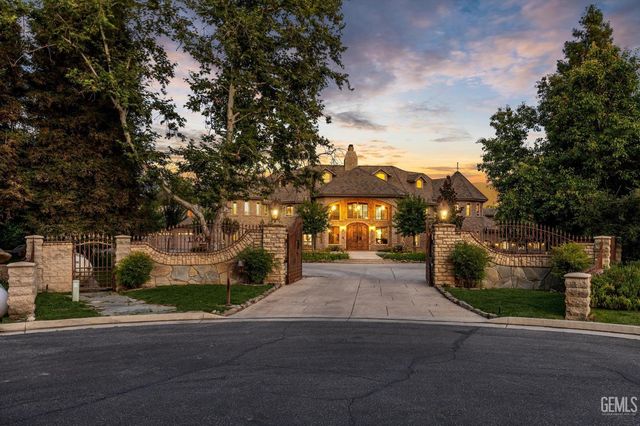 15009 Yokuts Lane, Bakersfield, CA 93306