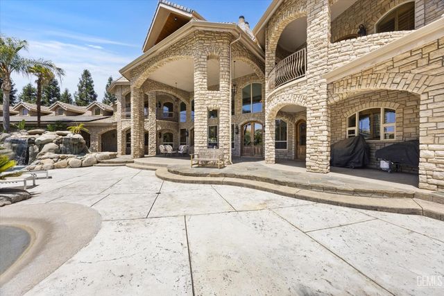 15009 Yokuts Lane, Bakersfield, CA 93306