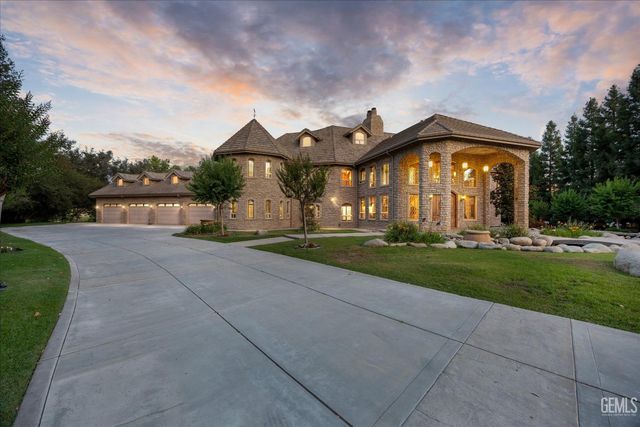 15009 Yokuts Lane, Bakersfield, CA 93306