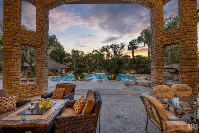 15009 Yokuts Lane, Bakersfield, CA 93306