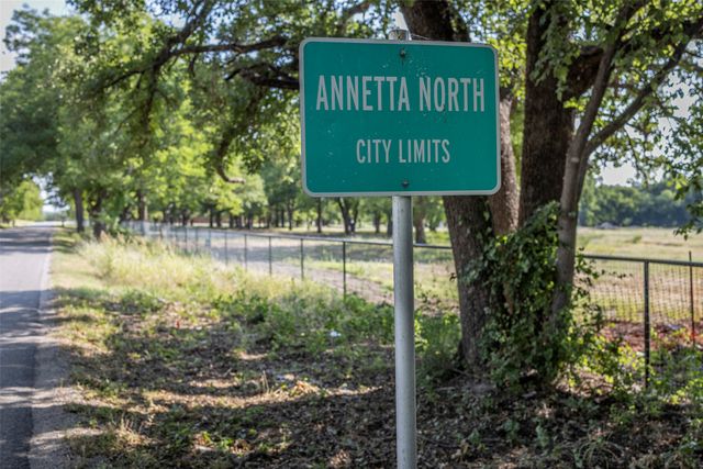 401 Dixon Road, Annetta North, TX 76008