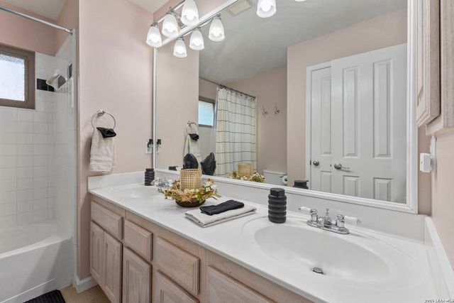 15314 FALL PLACE DR, San Antonio, TX 78247