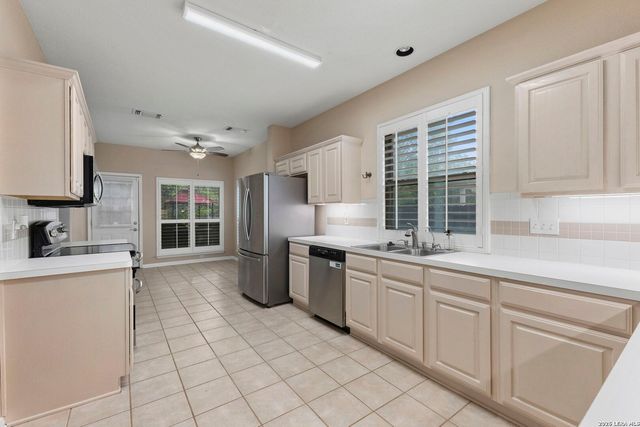 15314 FALL PLACE DR, San Antonio, TX 78247