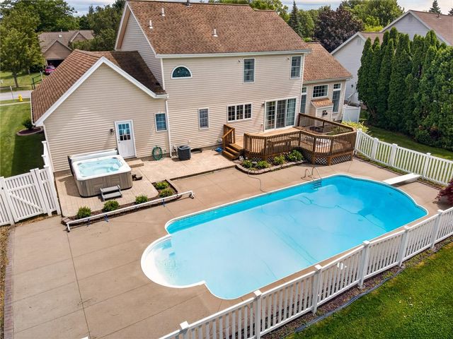 880 Macintosh Drive, Greece, NY 14626