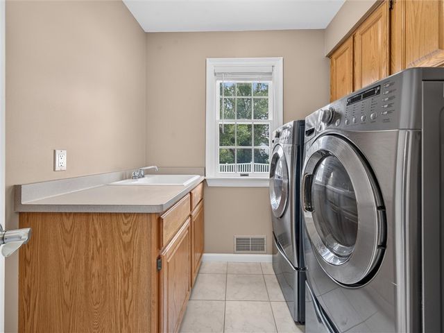 880 Macintosh Drive, Greece, NY 14626