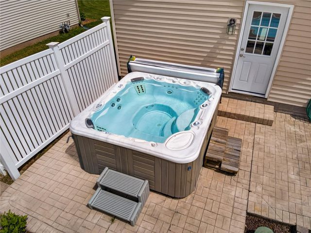 880 Macintosh Drive, Greece, NY 14626