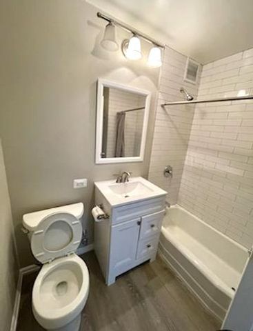 1355 N Sandburg Terrace 1207D, Chicago, IL 60610