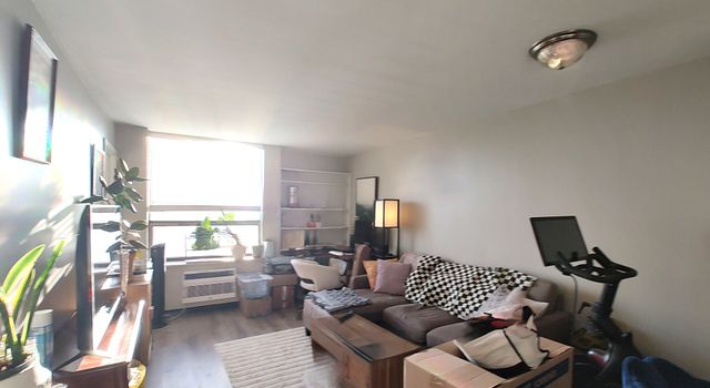 1355 N Sandburg Terrace 1207D, Chicago, IL 60610