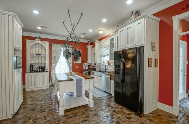 32416 Briarwood Rd, Walker, LA 70785