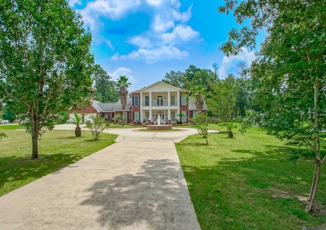 32416 Briarwood Rd, Walker, LA 70785