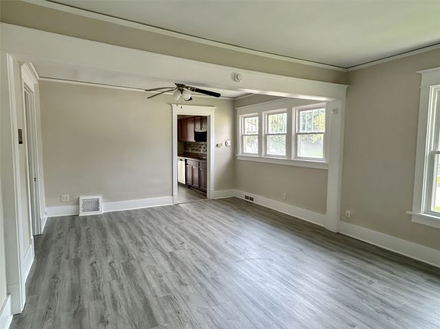 5711 SW 2nd Street, Des Moines, IA 50315