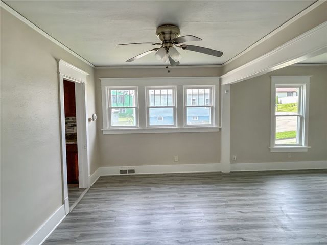 5711 SW 2nd Street, Des Moines, IA 50315