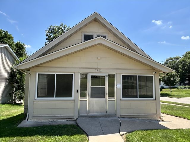 5711 SW 2nd Street, Des Moines, IA 50315