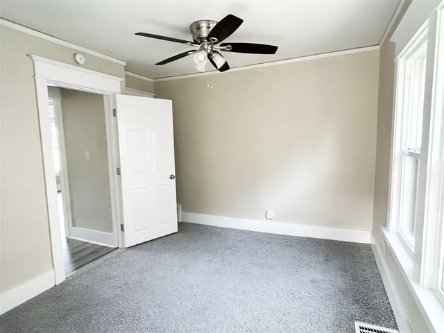 5711 SW 2nd Street, Des Moines, IA 50315