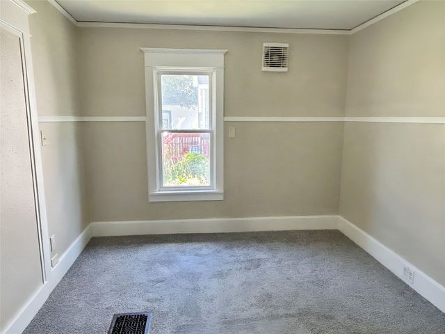 5711 SW 2nd Street, Des Moines, IA 50315