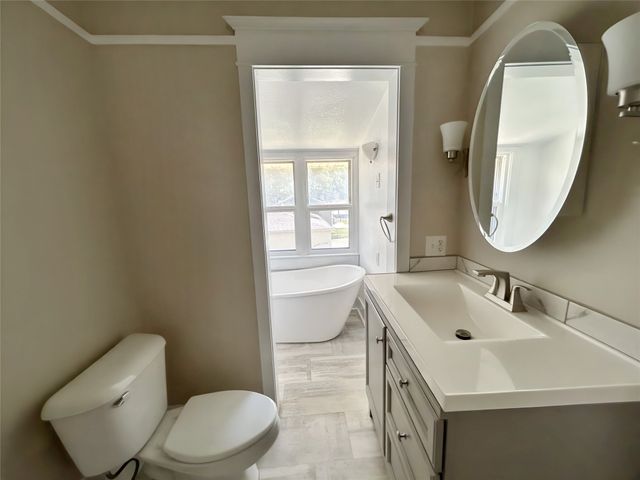 5711 SW 2nd Street, Des Moines, IA 50315