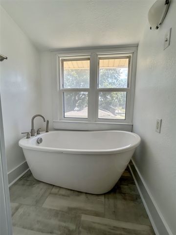 5711 SW 2nd Street, Des Moines, IA 50315