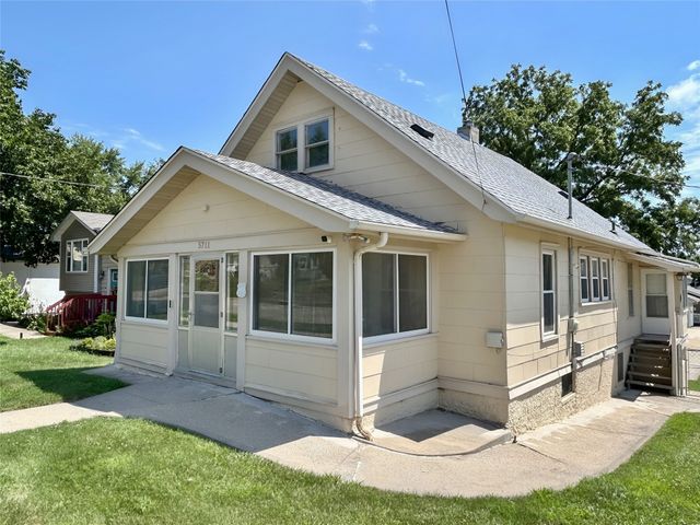5711 SW 2nd Street, Des Moines, IA 50315