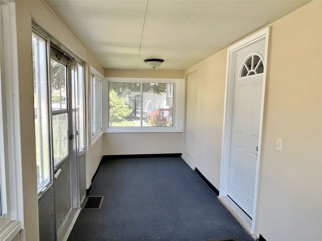5711 SW 2nd Street, Des Moines, IA 50315