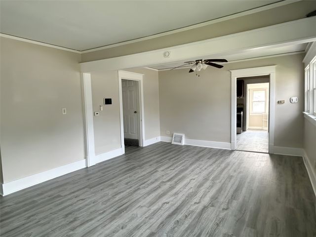 5711 SW 2nd Street, Des Moines, IA 50315